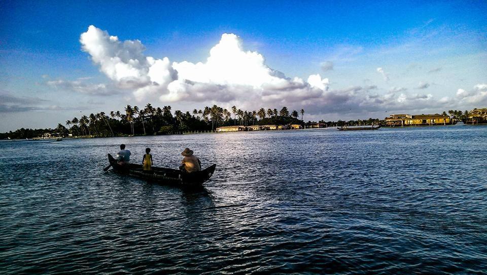 Sea Breeze Beach Home Alappuzha Buitenkant foto